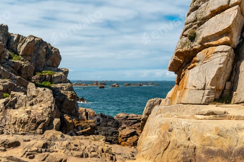 Preview: The beautiful coastline at low tide of Le Gouffre de Plougrescant