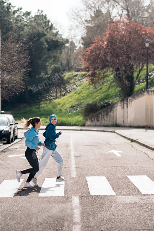 Preview: Runners in Zebra Crossing