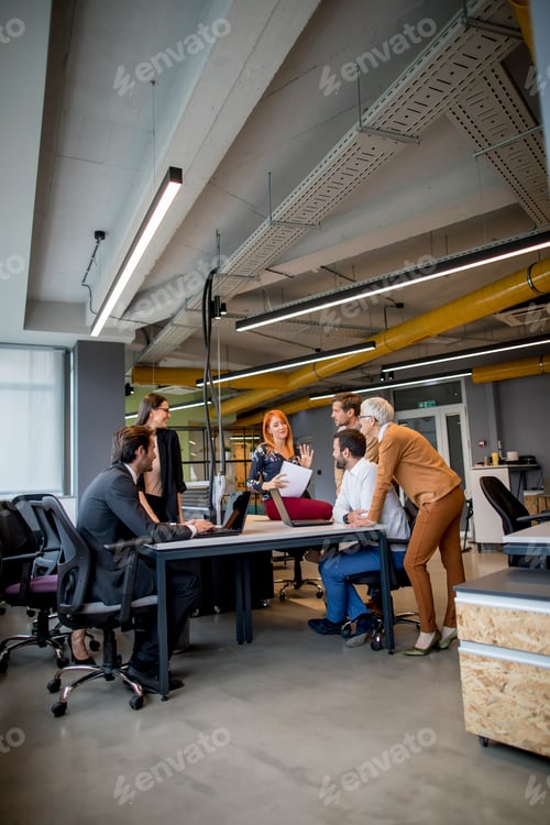 Preview: Business people working in the modern office