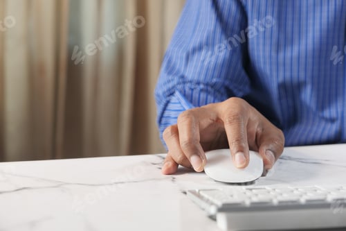 Preview: Businessman hand with computer mouse, Close up