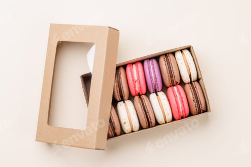 Preview: Colorful macaroons in gift box