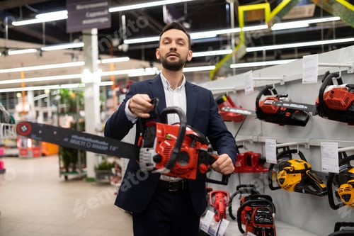 Preview: garden tools store manager offers a great deal on a petrol saw