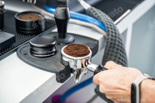 Preview: Barista holding portafilter with ground coffee