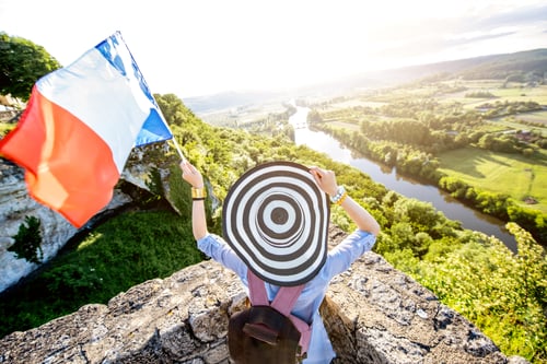 Preview: Woman traveling in France
