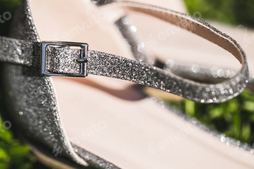 Preview: Shiny fashion women shoes close-up on green background