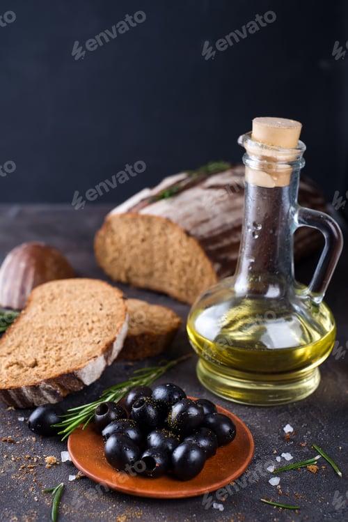 Preview: Fresh ciabatta with olive oil and olives