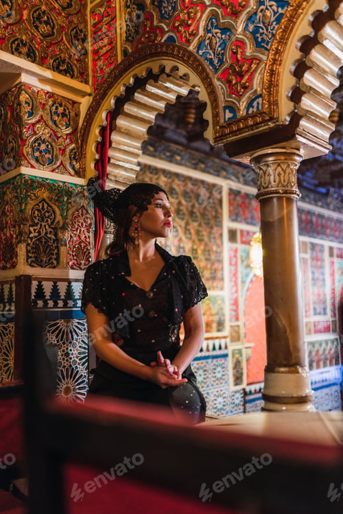 Preview: Charming woman in dress in restaurant