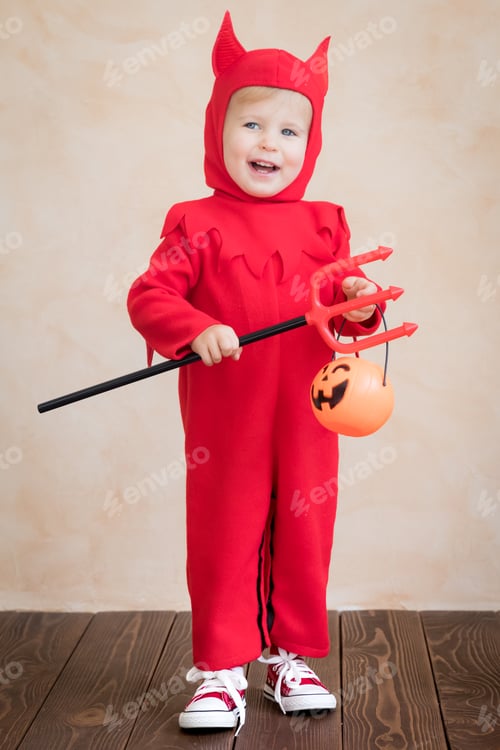 Preview: Happy child dressed Halloween costume