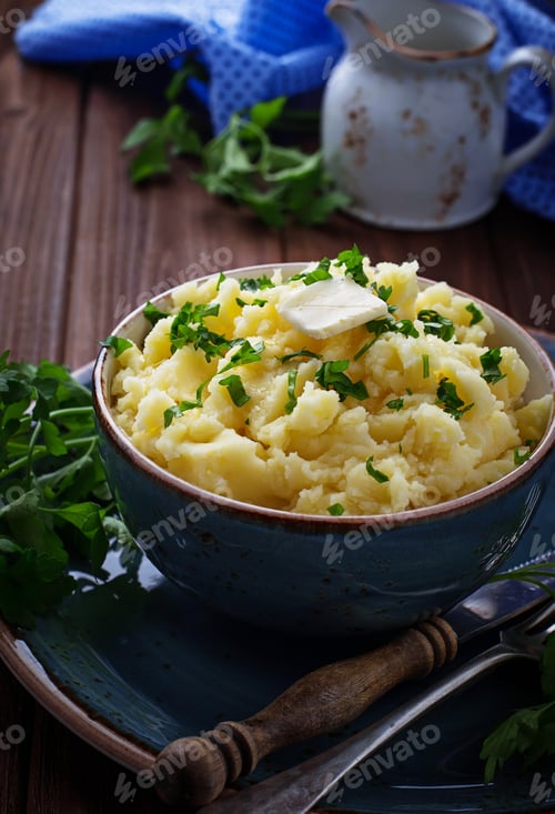 Preview: Mashed potatoes in blue bowl
