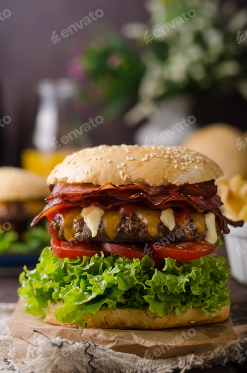 Preview: Homemade bacon burger with lettuce and cheddar