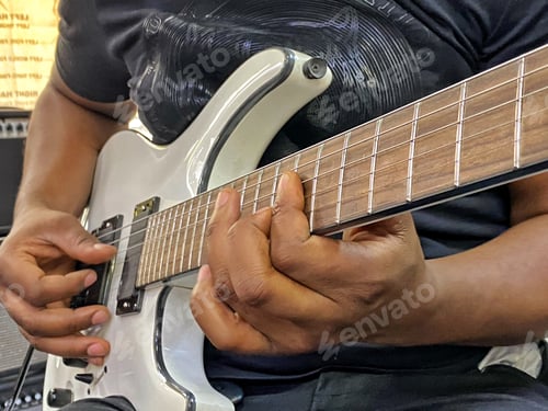 Preview: Guitarist