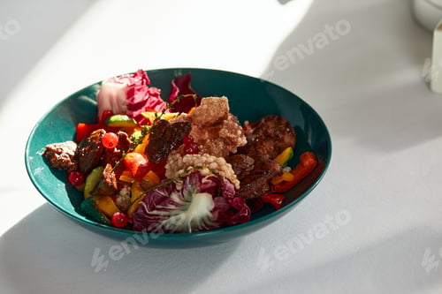 Preview: salad with grilled vegetables - capsicum peppers and zucchini with arugula