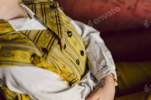 Preview: Child dressed in typical Valencian Fallero clothes.