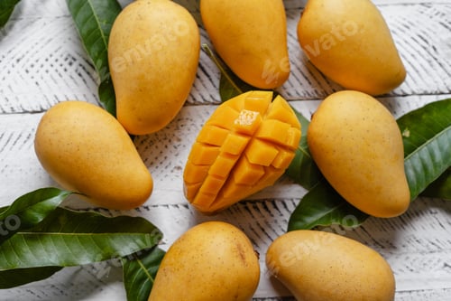 Preview: Ripe mangoes on white wood