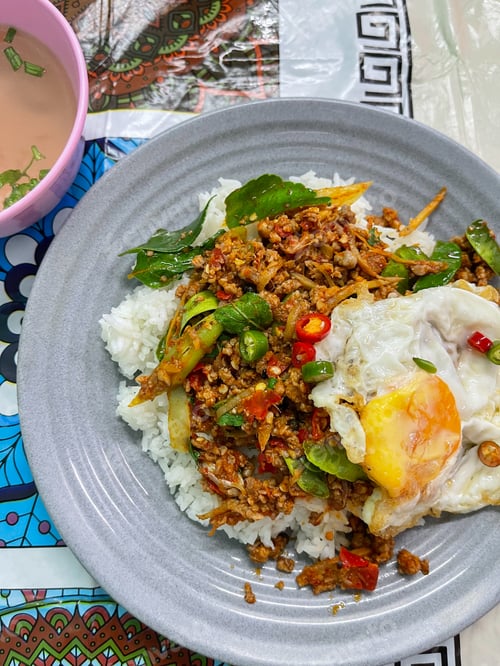 Preview: Rice topped with stir-fried pork and basil, Rice topped with stir fried minced pork and basil