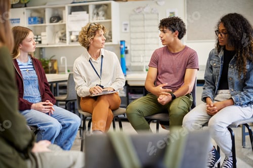 Preview: Group of discussion and support in classroom