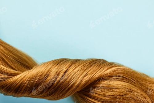 Visualização: Top view of twisted brown hair isolated on blue