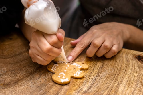 Preview: Christmas cookies workshop. Decorating a gingerbread man.