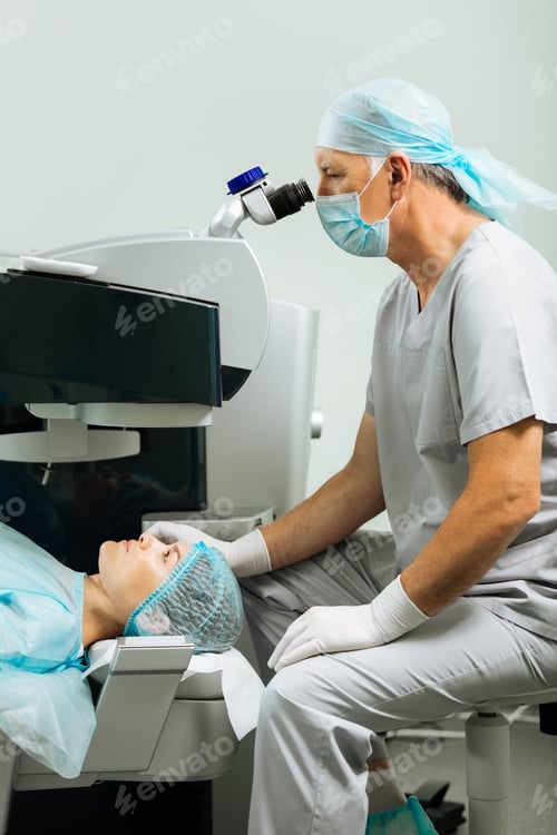 Preview: Professional male doctor working with his patient