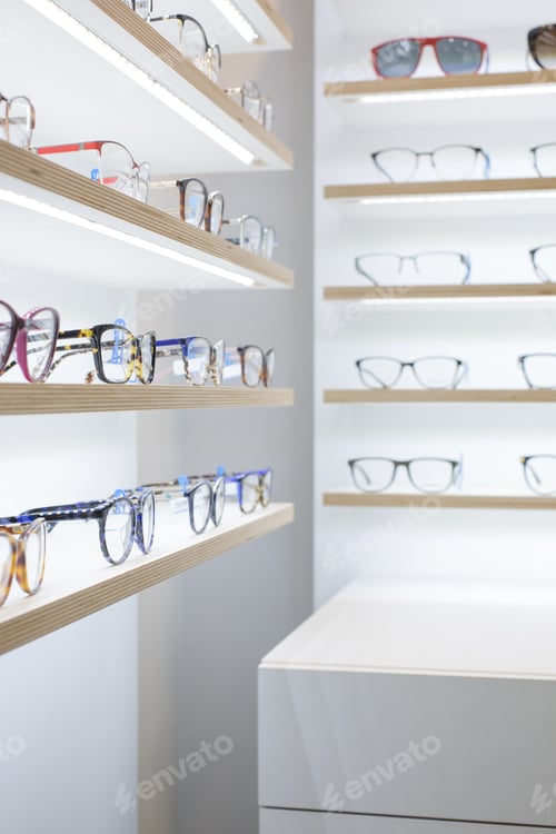 Preview: glasses on a shelf in a store