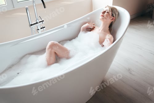 Preview: Beautiful woman in bathtub