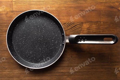 Preview: Empty pan for pancake on wood background