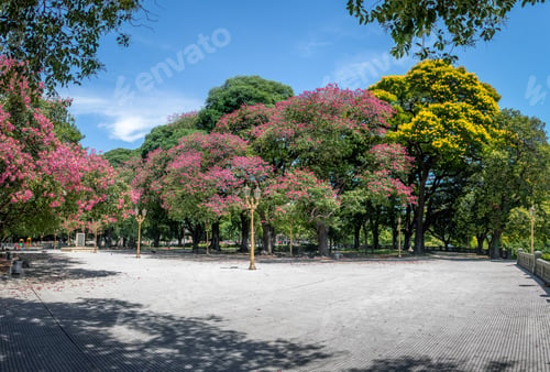 Visualização: General San Martin Plaza in Retiro - Buenos Aires, Argentina