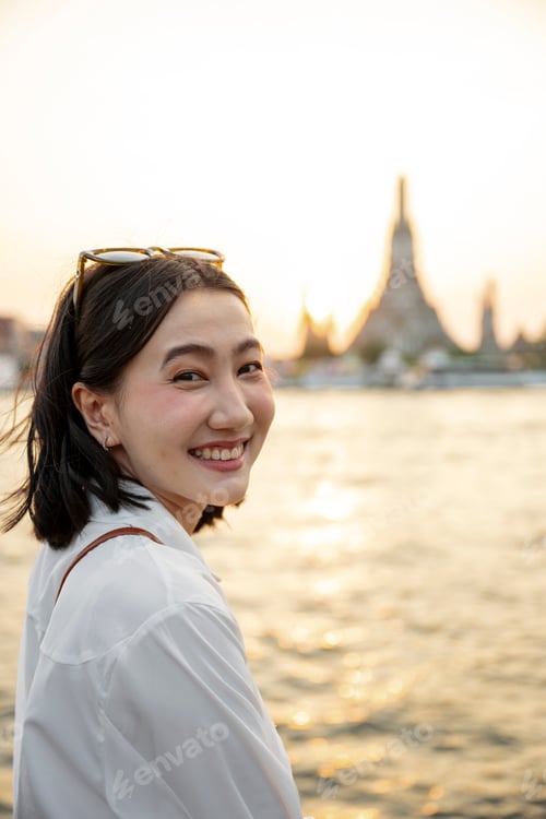 Preview: Portrait of beautiful female tourist at sunset in Bangkok