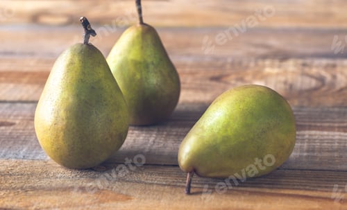 Preview: Pears on the wooden background