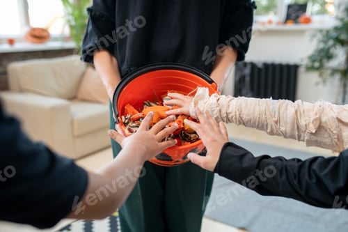 Preview: Taking sweets during trick-or-treating