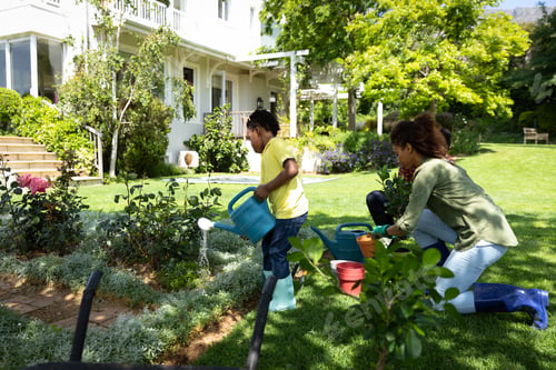 Preview: Family gardening together