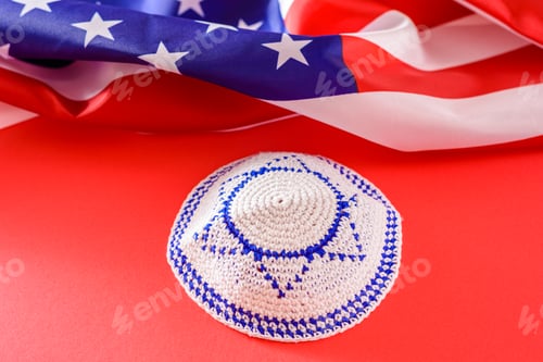 Preview: Kippah with the Israeli flag, next to an American flag, the United States is a protective country