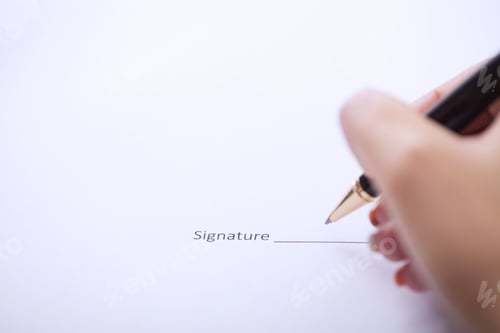 Preview: Hands of business woman signing the contract document