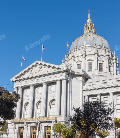Preview: San Francisco City Hall with its iconic dome under clear, blue sky on a sunny day