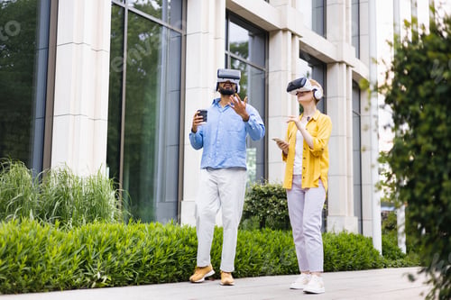 Preview: Exploring Virtual Reality Outdoors