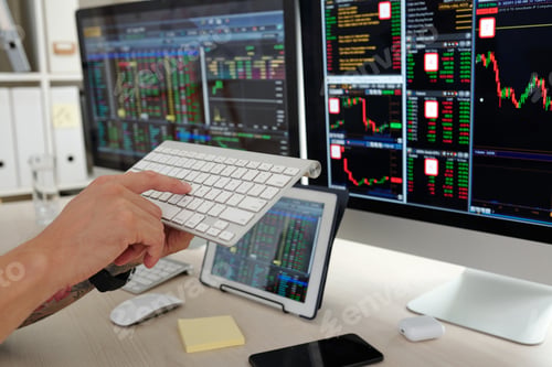 Preview: Trader buying stocks on market