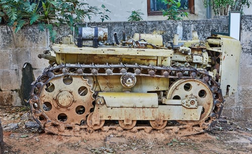 Preview: A very old tractor from the beginning of the century