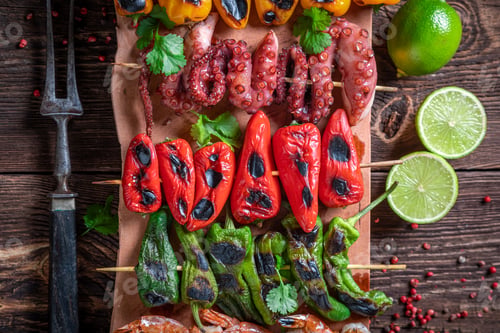 Preview: Healthy grilled skewer with peppers, tomatoes and zucchini.