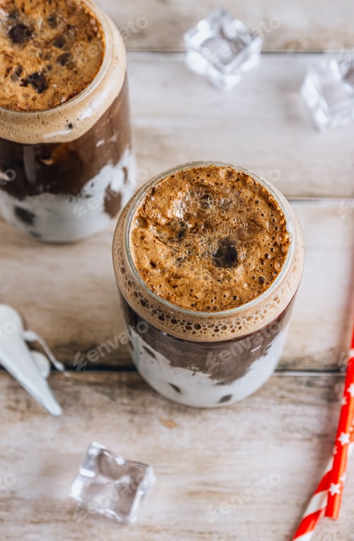 Preview: Cold Brew Coffee Drinks with Ice on Table