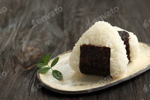 Preview: Onigiri Japanese Rice Ball with Nori Laver