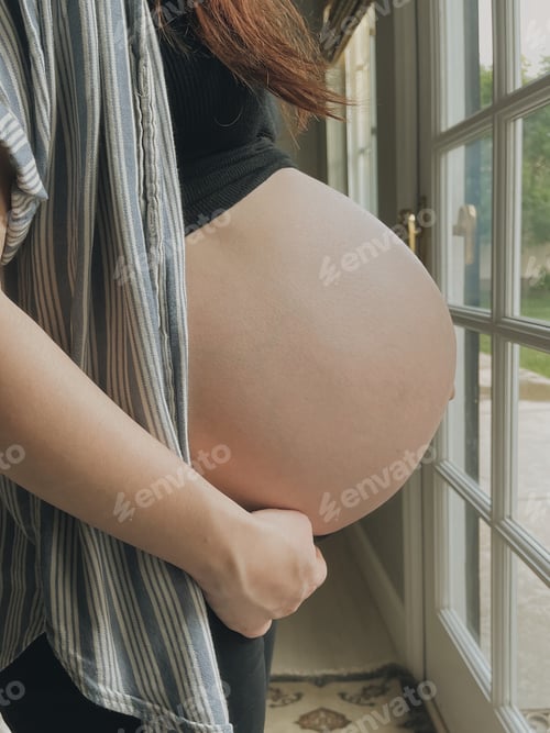 Preview: Young mother in her last days before giving birth