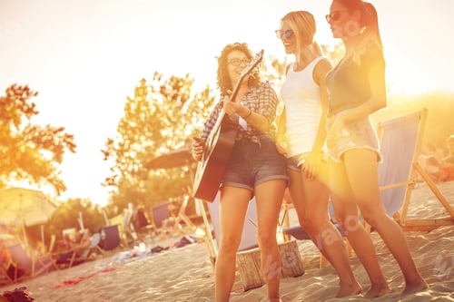Preview: Hangout at the beach