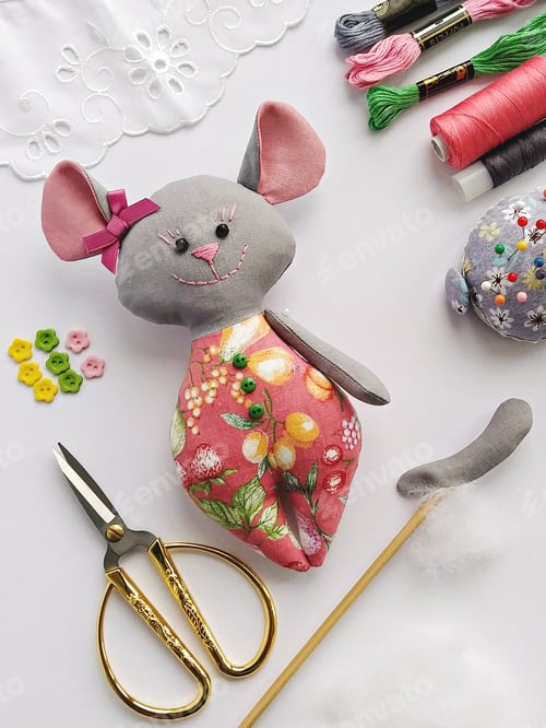 Preview: Process of stuffing soft toy stuffed animal mouse with synthetic wadding