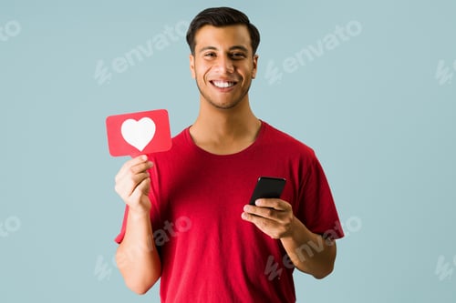 Preview: Handsome man looking for a relationship