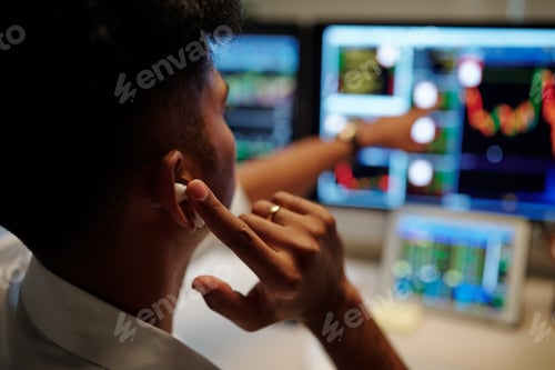 Preview: Trader buying assents