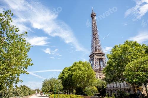 Preview: Cityscape view of Paris