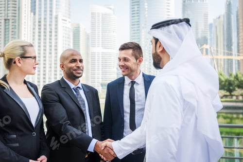 Preview: Business team in Dubai