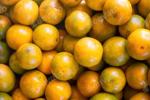 Preview: Background texture of whole oranges with copy space
