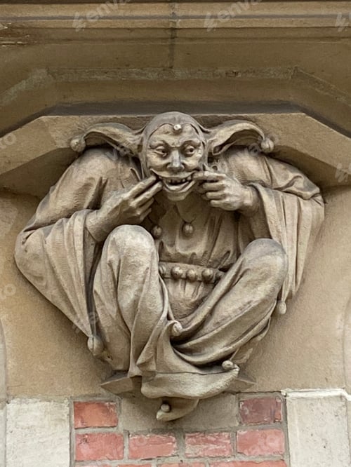 Preview: Clown on a house facade