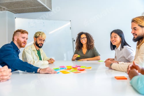 Preview: Creative process in a coworking with young and multi-ethnic people